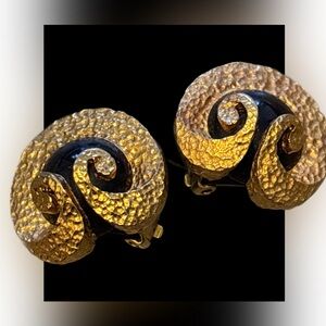 Vintage 80's swirl stud earrings